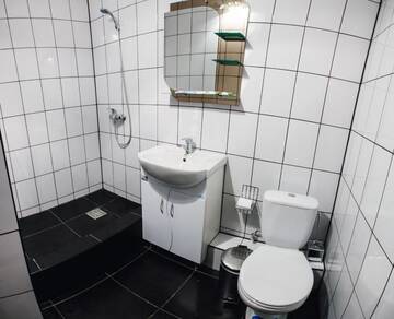 Фото номера Апартаменты (для 3 взрослых) Апарт-отели Chernivtsi Apartments г. Черновцы 12