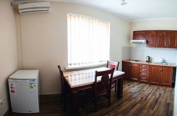 Фото номера Апартаменты (для 4 взрослых) Апарт-отели Chernivtsi Apartments г. Черновцы 6