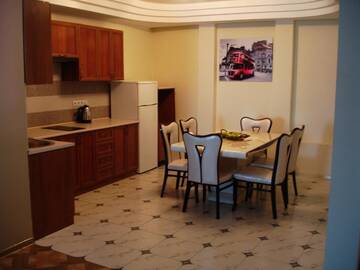 Фото номера Апартаменты с 2 спальнями (для 4 взрослых) Апарт-отели Chernivtsi Apartments г. Черновцы 3