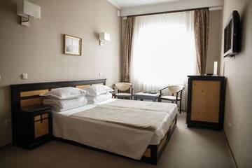 Фото номера Двухместный номер с 2 отдельными кроватями Отель Georg Palace Hotel г. Черновцы 9