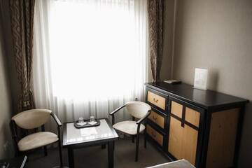 Фото номера Двухместный номер с 2 отдельными кроватями Отель Georg Palace Hotel г. Черновцы 12
