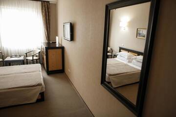 Фото номера Двухместный номер с 2 отдельными кроватями Отель Georg Palace Hotel г. Черновцы 13