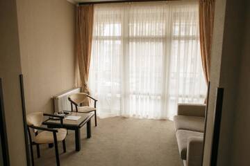 Фото номера Люкс с балконом Отель Georg Palace Hotel г. Черновцы 4