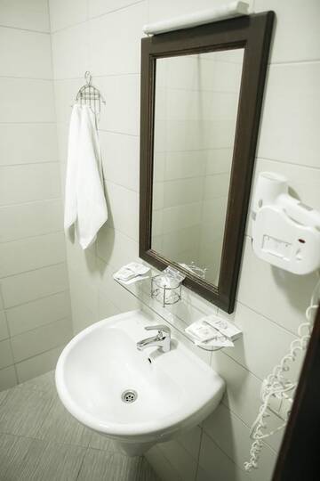 Фото номера Двухместный номер с 2 отдельными кроватями Отель Georg Palace Hotel г. Черновцы 4