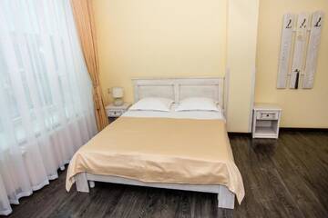 Фото номера Большой двухместный номер с 1 кроватью Отель Gold Georg Palace Hotel г. Черновцы 7