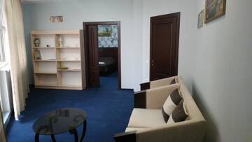Фото номера Люкс с 1 спальней и балконом Отель City Club European г. Черновцы 3