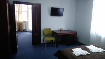Фото номера Люкс с 1 спальней и балконом Отель City Club European г. Черновцы 4