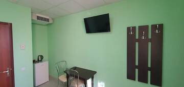 Фото номера Стандартный двухместный номер с 1 кроватью Отель Luxor Inn &amp; Suites г. Черновцы 6