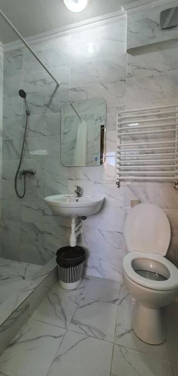 Фото номера Стандартный двухместный номер с 1 кроватью Отель Luxor Inn &amp; Suites г. Черновцы 7