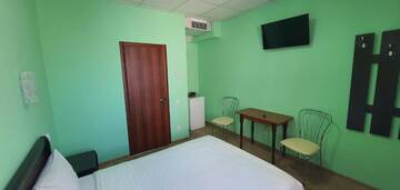 Фото номера Стандартный двухместный номер с 1 кроватью Отель Luxor Inn &amp; Suites г. Черновцы 4
