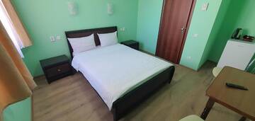 Фото номера Стандартный двухместный номер с 1 кроватью Отель Luxor Inn &amp; Suites г. Черновцы 5
