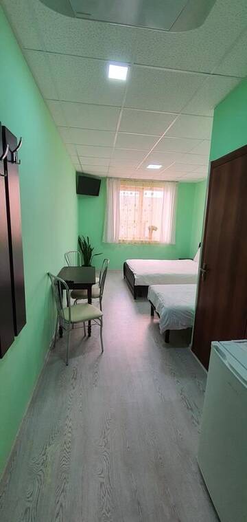 Фото номера Стандартный трехместный номер Отель Luxor Inn &amp; Suites г. Черновцы 3