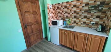 Фото номера Улучшенный трехместный номер Отель Luxor Inn &amp; Suites г. Черновцы 12