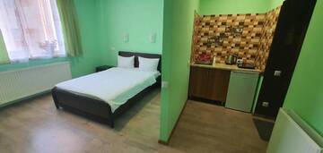Фото номера Улучшенный двухместный номер с 1 кроватью Отель Luxor Inn &amp; Suites г. Черновцы 2