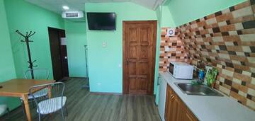 Фото номера Улучшенный трехместный номер Отель Luxor Inn &amp; Suites г. Черновцы 13