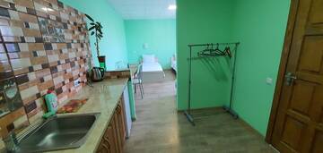 Фото номера Улучшенный трехместный номер Отель Luxor Inn &amp; Suites г. Черновцы 4