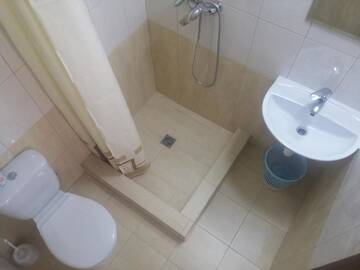 Фото номера Улучшенный трехместный номер Отель Luxor Inn &amp; Suites г. Черновцы 8