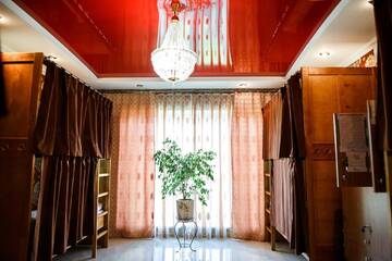 Фото номера Односпальная кровать в общем номере с 10 кроватями Хостелы Sweet Home Hostel / Guest House г. Черновцы 5