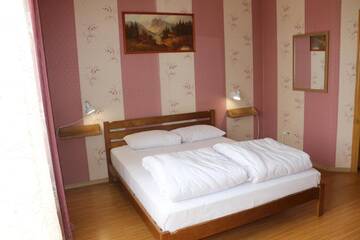 Фото номера Семейный номер с общей ванной комнатой на этаже Хостелы Sweet Home Hostel / Guest House г. Черновцы 3