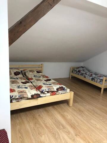 Фото номера Семейный номер с душем Хостелы Hostel U Pottera г. Черновцы 3