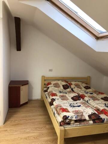 Фото номера Трехместный номер «Комфорт» с душем Хостелы Hostel U Pottera г. Черновцы 5