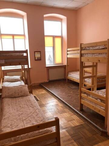Фото номера Общий номер для мужчин и женщин Хостелы Hostel U Pottera г. Черновцы 2