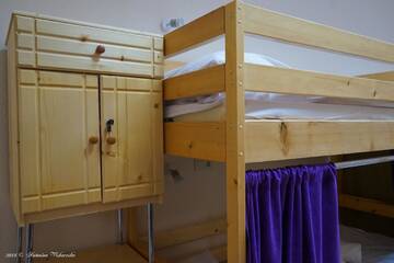 Фото номера Кровать в общем 8-местном номере для мужчин и женщин Хостелы Coin Apartments &amp; Hostel г. Черновцы 4