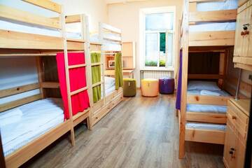 Фото номера Классический четырехместный номер Хостелы Coin Apartments &amp; Hostel г. Черновцы 3